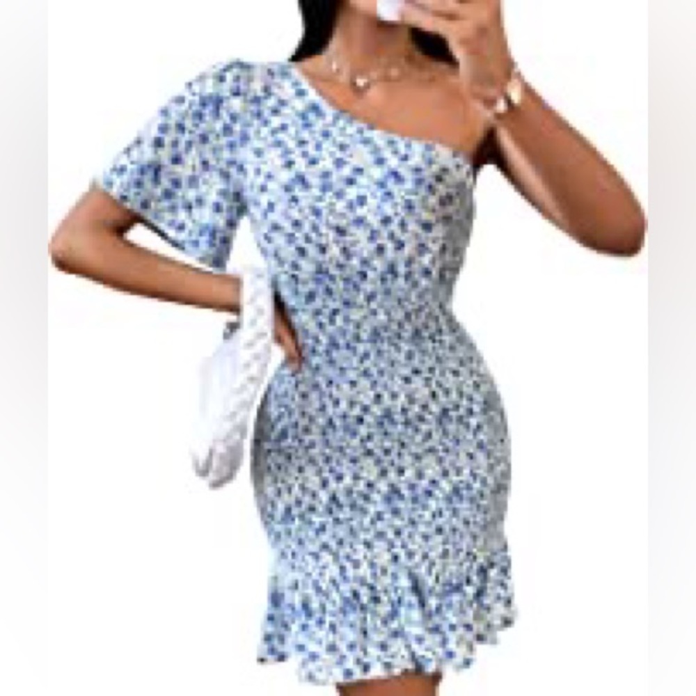 One Shoulder Floral Ruched Mini Dress. Size Small.